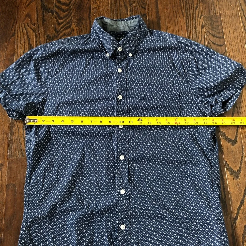 J. Crew Men’s M Navy Blue w/Geo White Design Short-Sleeved Button-Down Shirt EUC - Picture 6 of 9